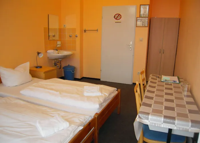 Happy Go Lucky Hotel + Hostel Berlino